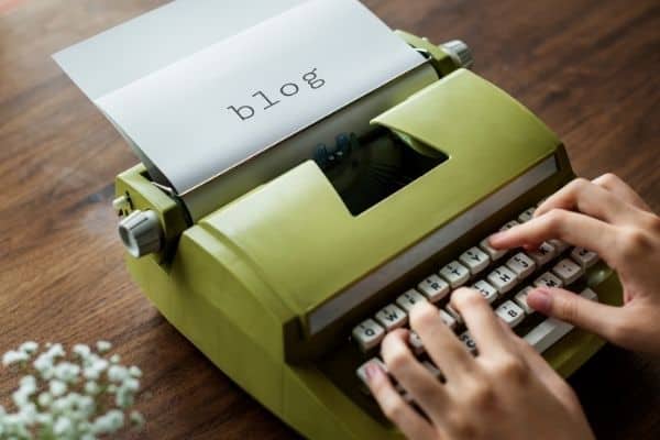 Blogging for a Business - Advantages and Trends